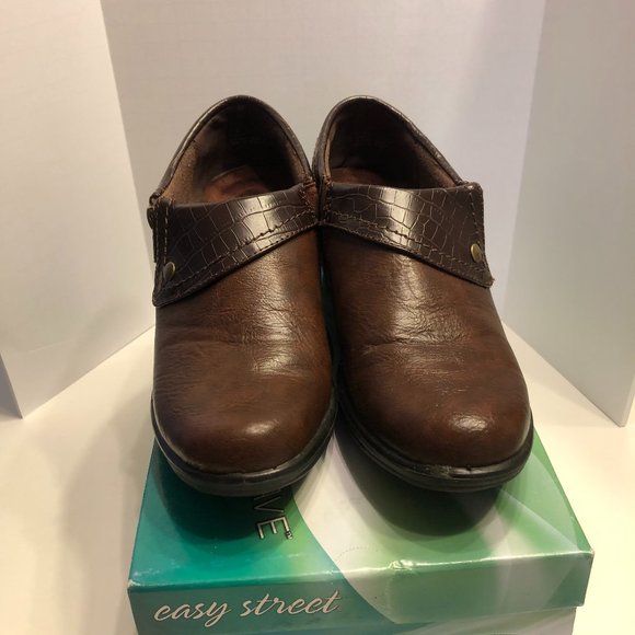 Easy Street  Tan/Brown Croc Clogs/Ankle Bootie - Picture 5 of 13